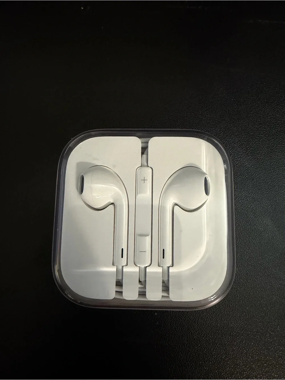 NWT Apple EarPods Wired Headphones with Remote & Mic – Brand New in Case
